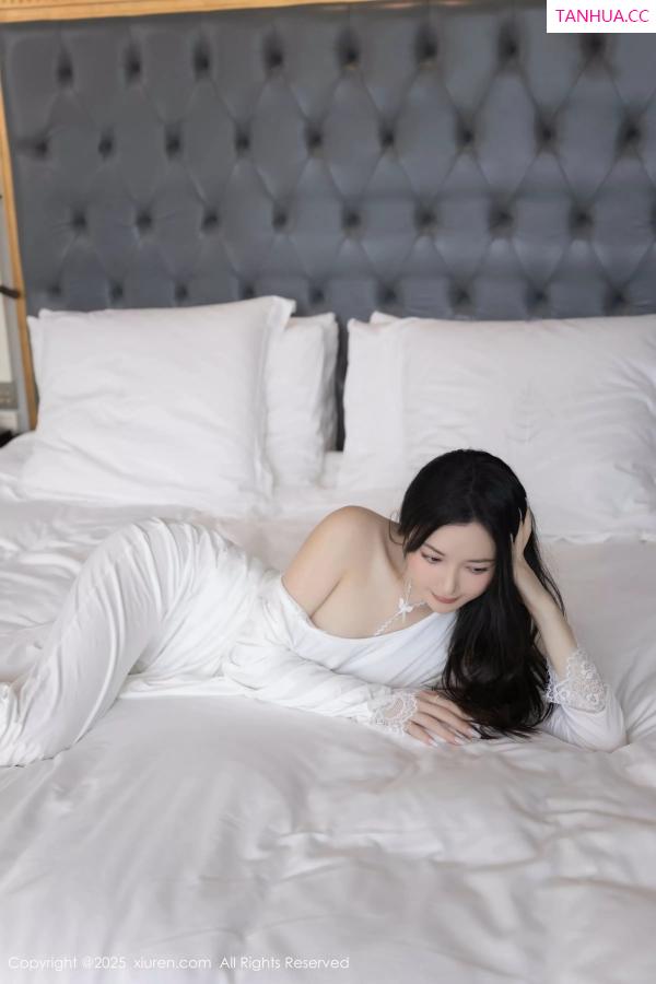 鱼子酱fish  [XiuRen]高清写真图 2025.06.20 No.10445 鱼子酱Fish 印尼旅拍第17张图片